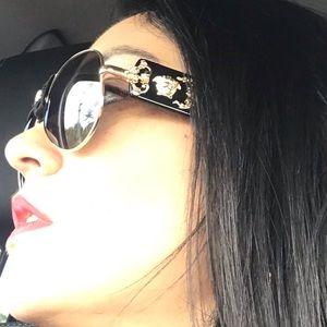 Meet your Posher, Niloofar